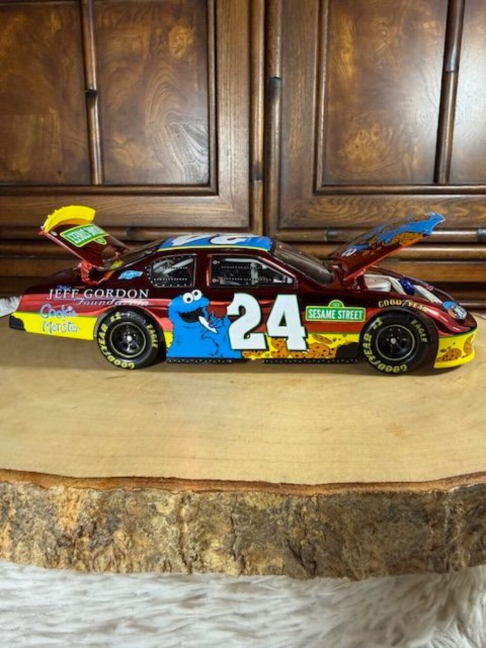 Vintage Jeff Gordon #24 Foundation Sesame Street II 2003 Monte Carlo 1:24 Car - Picture 4 of 16